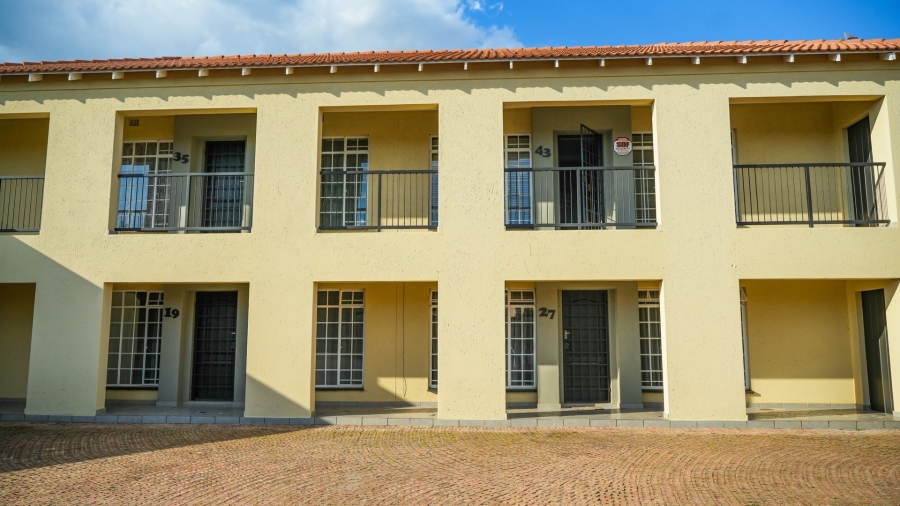 6 Bedroom Property for Sale in Flamwood North West